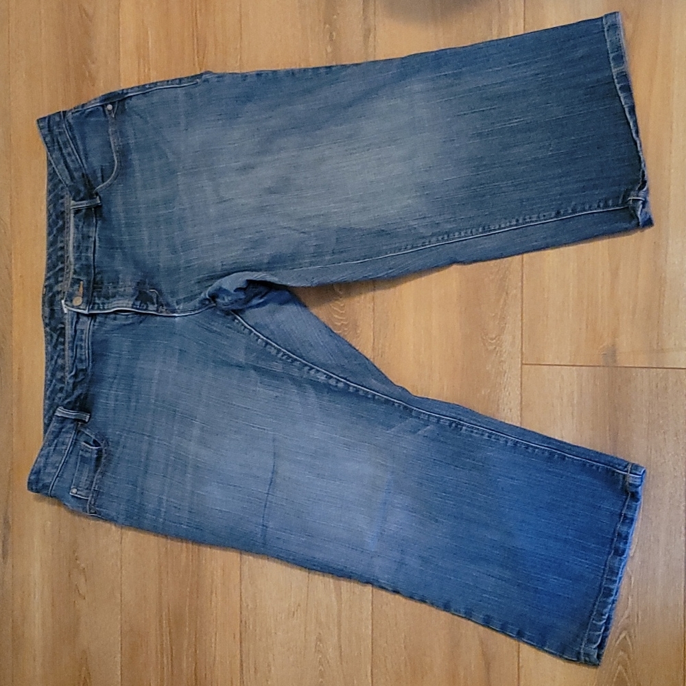 Pre-owned old navy Jean capris size 22